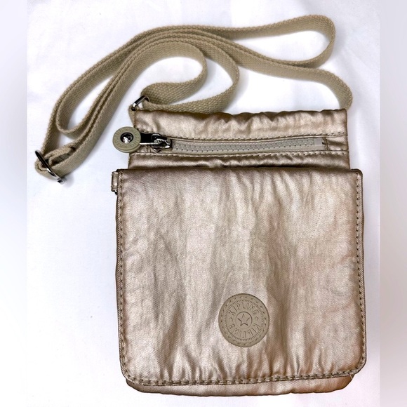 Kipling Handbags - Kipling El Dorado Crossbody bag EUC
